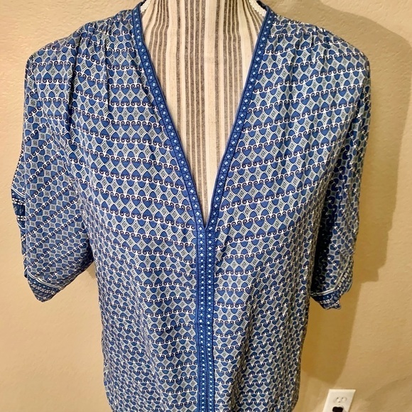 NWT Max Studio Top XS Kimono Style Top 100% Rayon Blue Shades White Short Slvs - Picture 2 of 16